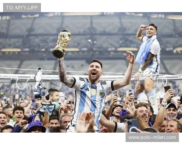 足球历史百大传奇球星精华集锦 超越时代的足坛巨星荣耀时刻