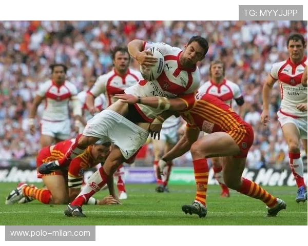 足球场上的小小明星，展现无限潜力与梦想的瞬间高清定格